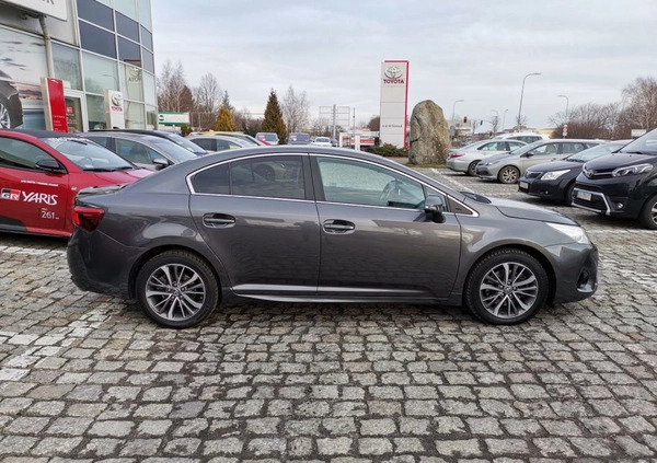 Toyota Avensis cena 48900 przebieg: 232854, rok produkcji 2016 z Gąbin małe 232